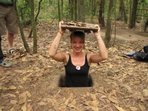 Rhianne bij de Cu Chi tunnels