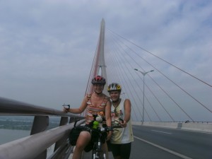 Op de Can Tho tuibrug