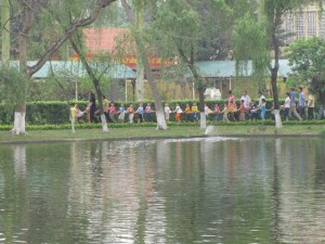 Kinderen netjes in een rij.