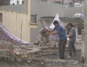 Het huis wordt gesloopt op slippertjes en...