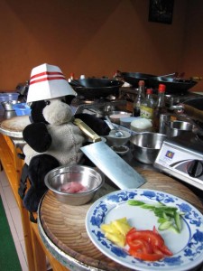 Koen bereidt de babi pangang