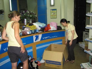 Alle souvenirs los opschrijven en inpakken