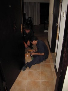 Onze voordeur wordt 'gemaakt'.