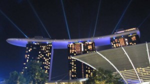 Lichteffecten vanaf het Marina Sands Bay hotel