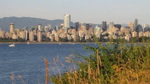 Uitzicht over Vancouver bij zonsondergang.