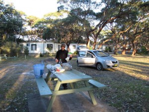 Ontbijten naast het Holden Barina Hotel