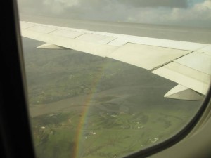 De regenboog vanuit het vliegtuig
