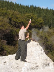 Het wondermiddel om de geiser te laten spuwen!