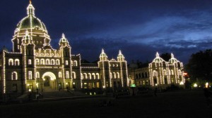 Het verlichte govermentsgebouw