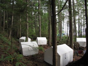 Onze tenten op de Orka base