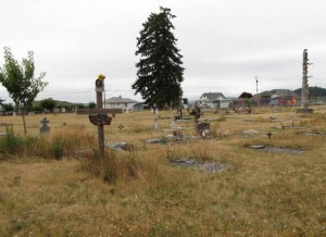 Totempalen op de begraafplaats