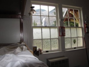 Ons uitzicht vanuit het hostel in YOHO national park.