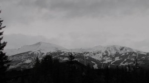 Verse sneeuw en bewolking