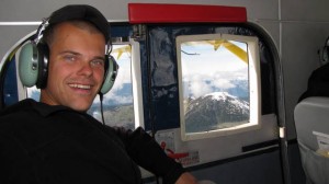 Erwin in het vliegtuig