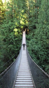 Rhianne op de Lynn Canyon Suspension Bridge