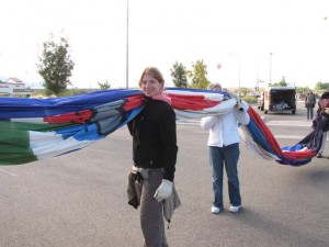 Rhianne met ballon op haar rug