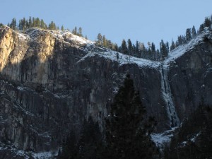 Een bevroren waterval