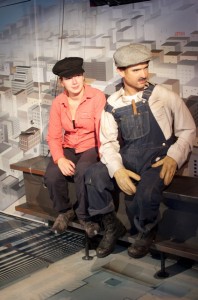 Rhianne hoog boven de grond aan het werk.