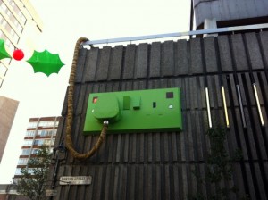 Wel handig zo'n stekker (voor de verlichting in London).