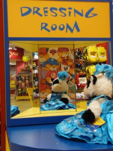 Lilly aan het shoppen.