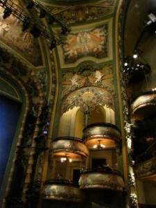 Het Amsterdam Theatre waar Mary Poppins speelt.