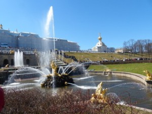 De grote fontijn in het Peterhof